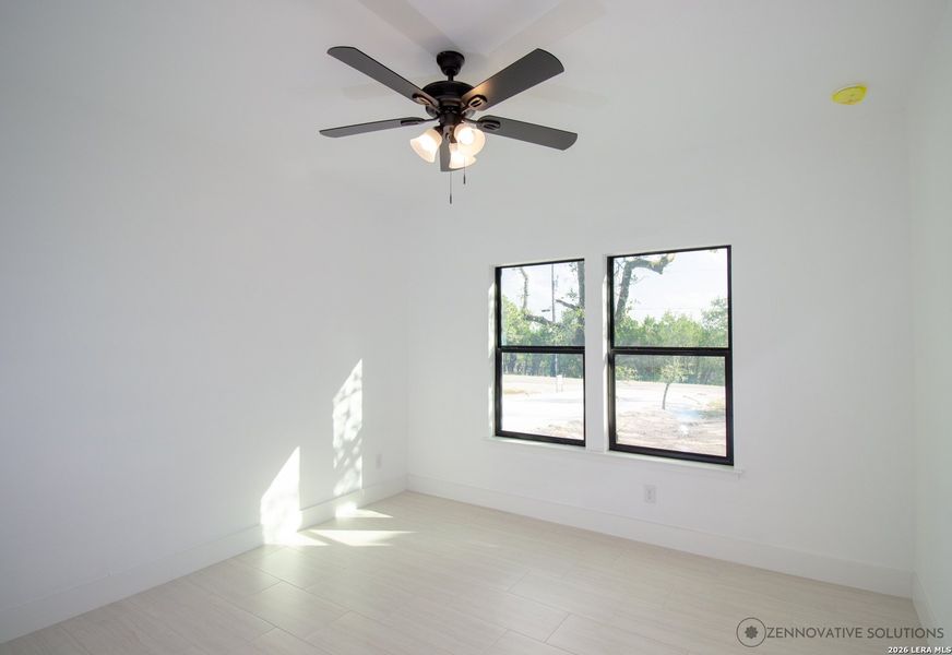 Spacious, unfurnished interior of a new home in , Canyon Lake (Image 24).