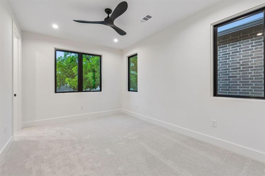 Spacious, unfurnished interior of a new home in , Dallas (Image 25).