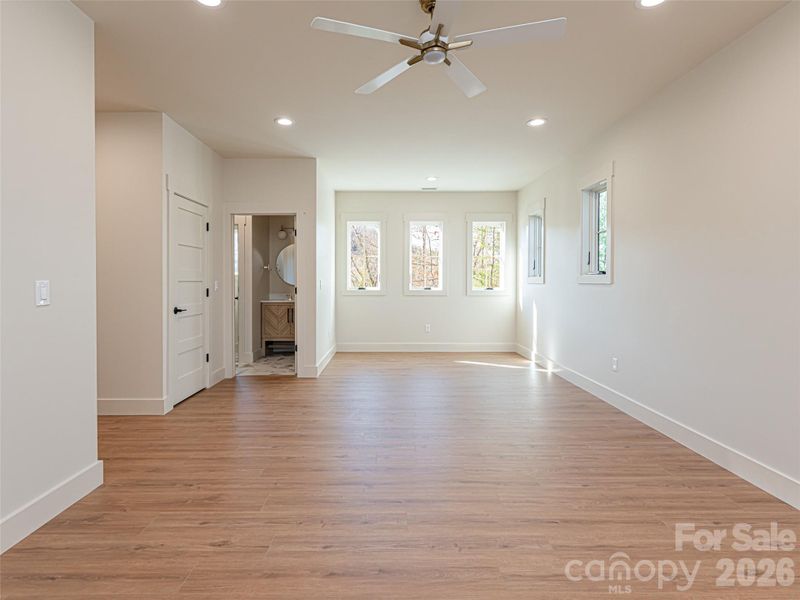 Spacious, unfurnished interior of a new home in , Asheville (Image 44).