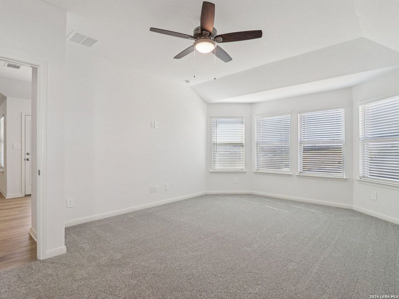 Spacious, unfurnished interior of a new home in , San Antonio (Image 10).
