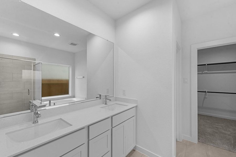 Furnished interior view inside a new home in Grand Mason Crossing, Katy (Image 7).