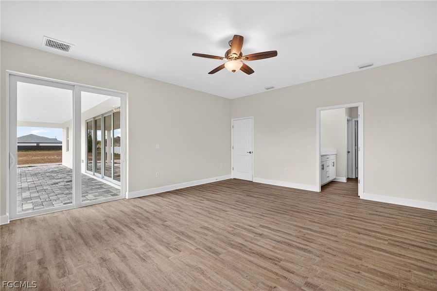 Spacious, unfurnished interior of a new home in Cape Coral, Cape Coral (Image 19).