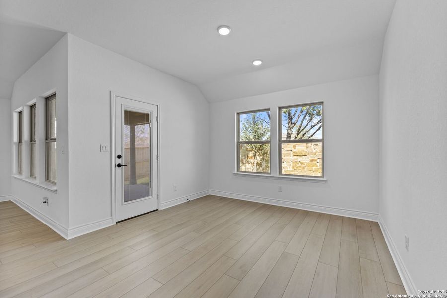 Spacious, unfurnished interior of a new home in Davis Ranch, San Antonio (Image 24).