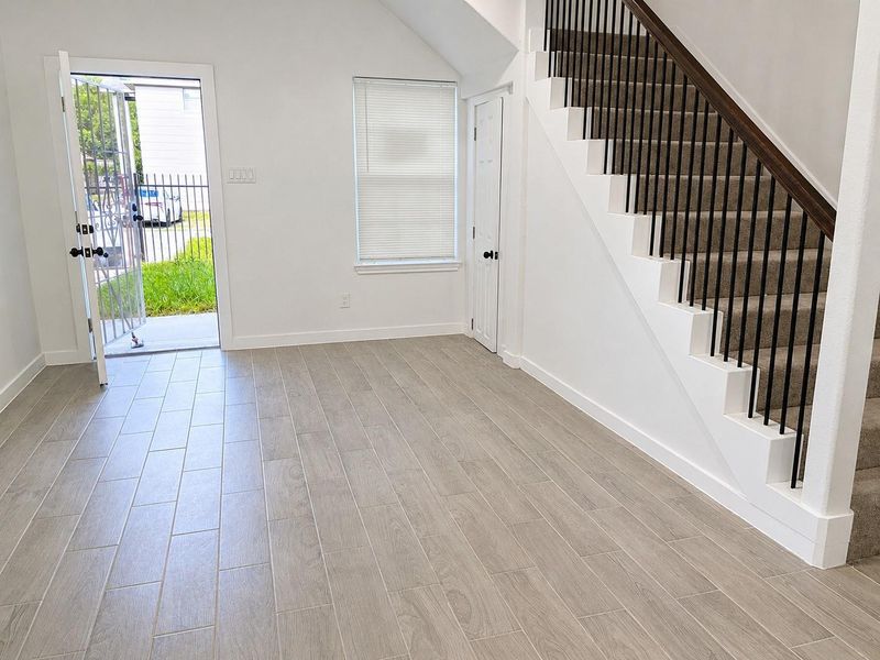 Spacious, unfurnished interior of a new home in , Houston (Image 10).