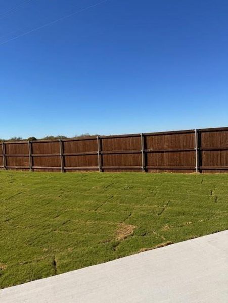 Exterior details and patio area of a home in , Venus (Image 2).