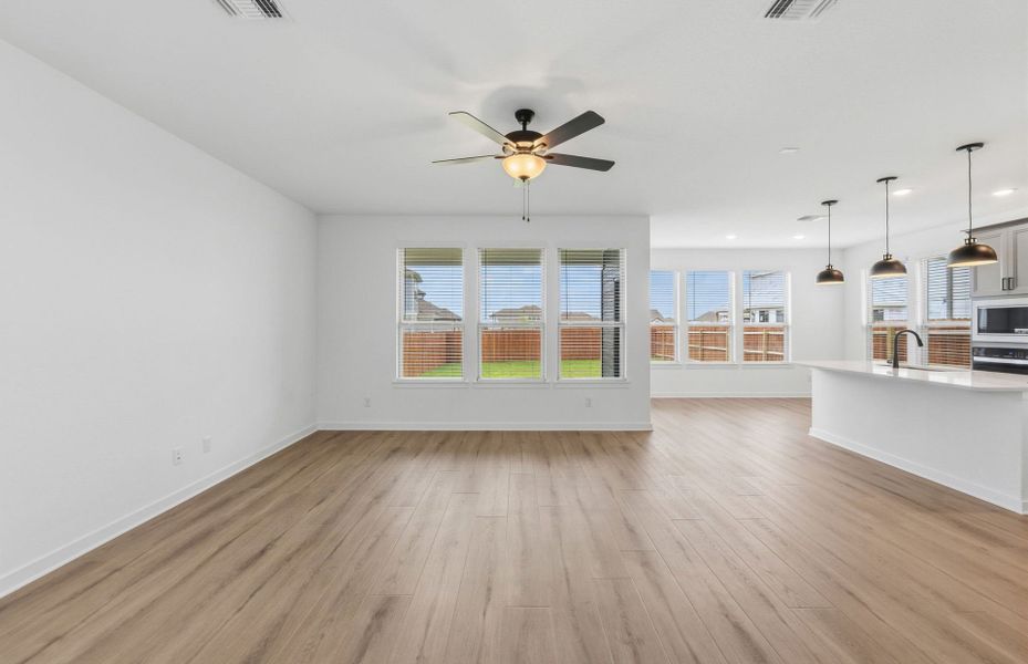 Spacious, unfurnished interior of a new home in Santa Rita Ranch, Liberty Hill (Image 16).