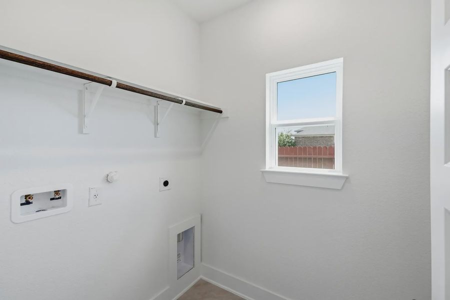 Spacious, unfurnished interior of a new home in Stillwater Ranch, San Antonio (Image 17).