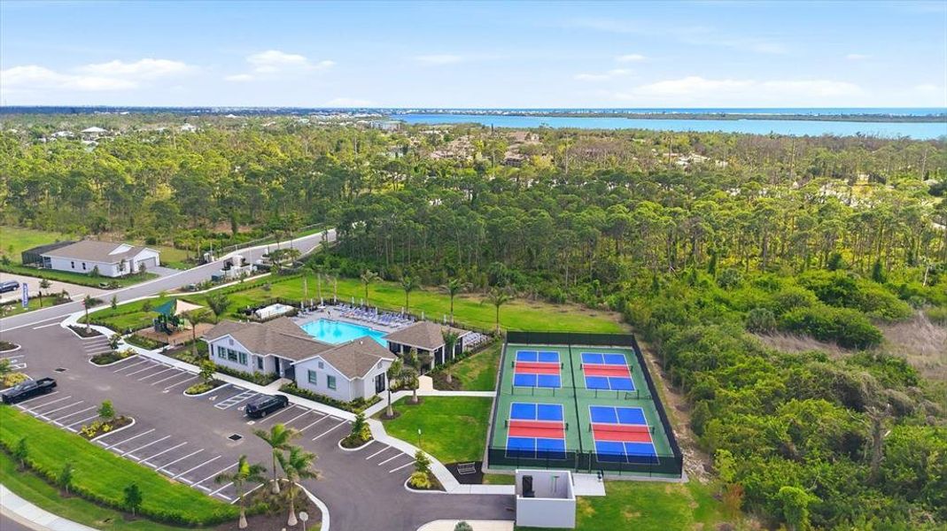 Community amenities in , Englewood (Image 29).