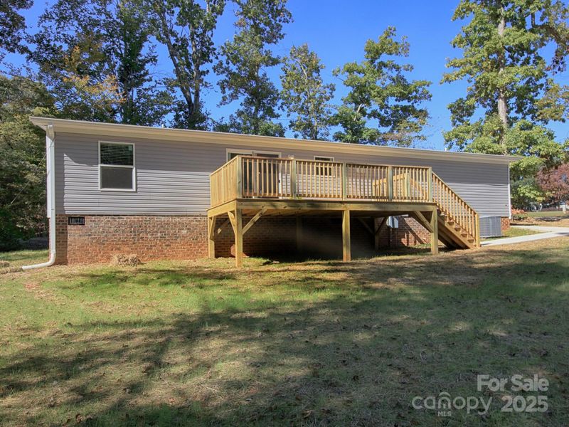 Exterior details and patio area of a home in , Catawba (Image 16).