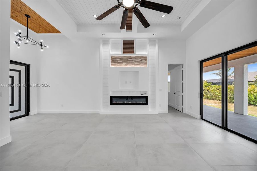 Spacious, unfurnished interior of a new home in , Cape Coral (Image 27).