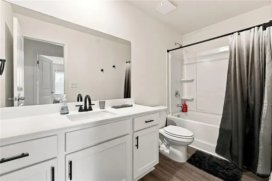 Furnished interior view inside a new home in Casteel, Bethlehem (Image 19).