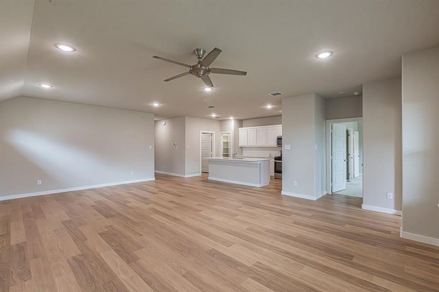 Spacious, unfurnished interior of a new home in Elevon, Lavon (Image 13).