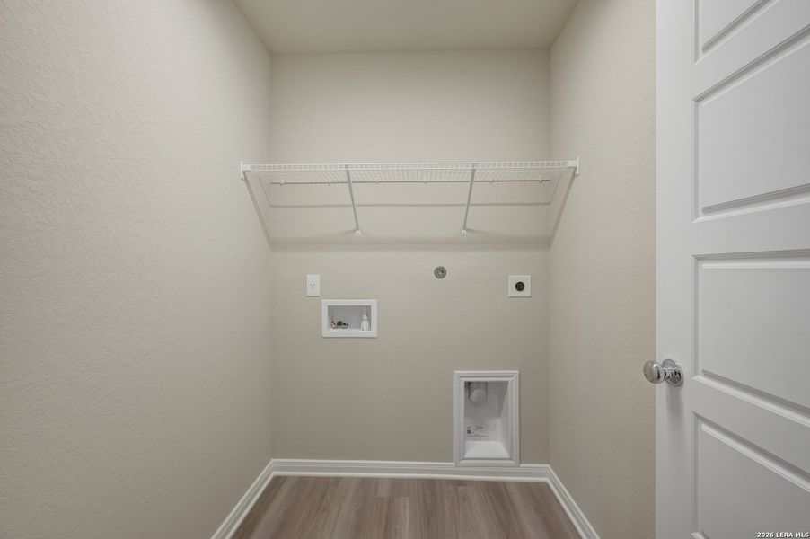 Spacious, unfurnished interior of a new home in Hunters Ranch, San Antonio (Image 35).