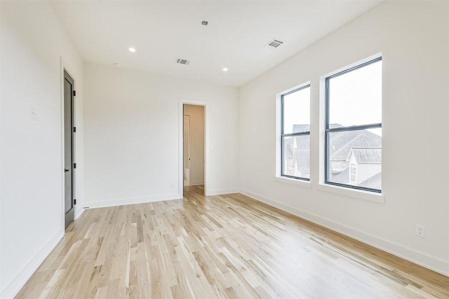 Flex space 5th bedroom home Theatre or gym
