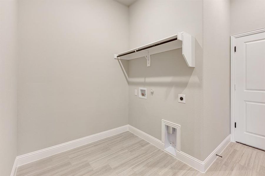 Spacious, unfurnished interior of a new home in Devonshire Classic 60-65, Forney (Image 31).