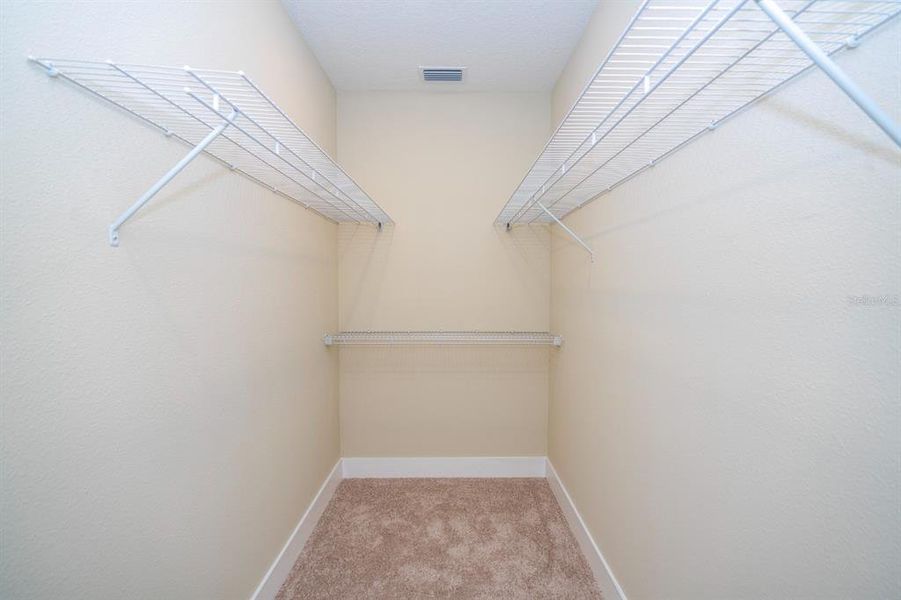 Spacious, unfurnished interior of a new home in , Orlando (Image 18).