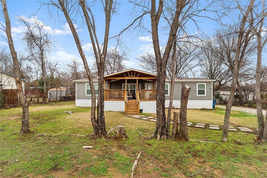 Exterior details and patio area of a home in , Grapevine (Image 23).
