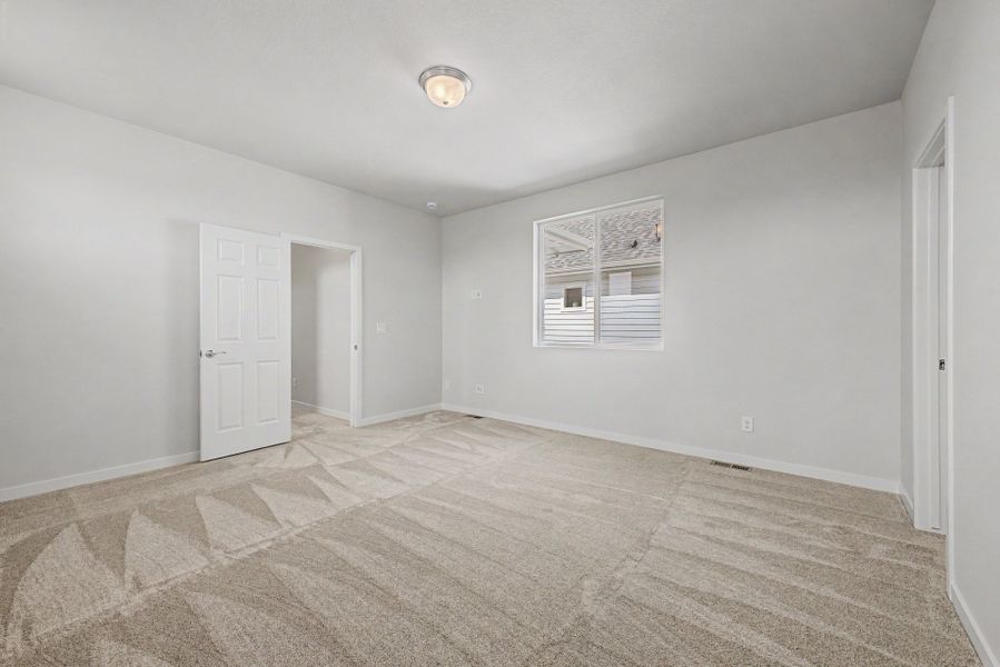 Spacious, unfurnished interior of a new home in Painted Prairie, Aurora (Image 27).