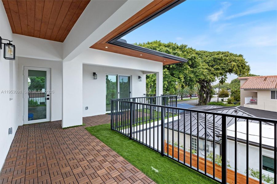 Exterior details and patio area of a home in , Miami (Image 4).