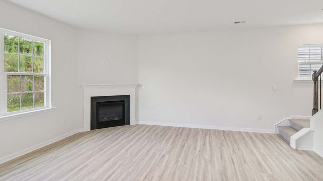 Spacious, unfurnished interior of a new home in Rydele Heights, Asheville (Image 10).