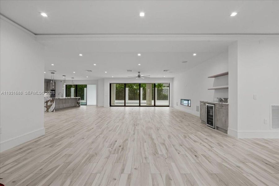 Spacious, unfurnished interior of a new home in , Naples (Image 36).