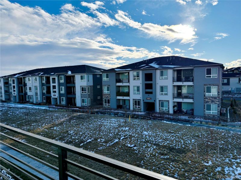 Condo located in Parker, CO showcasing its design and architecture (Image 7).