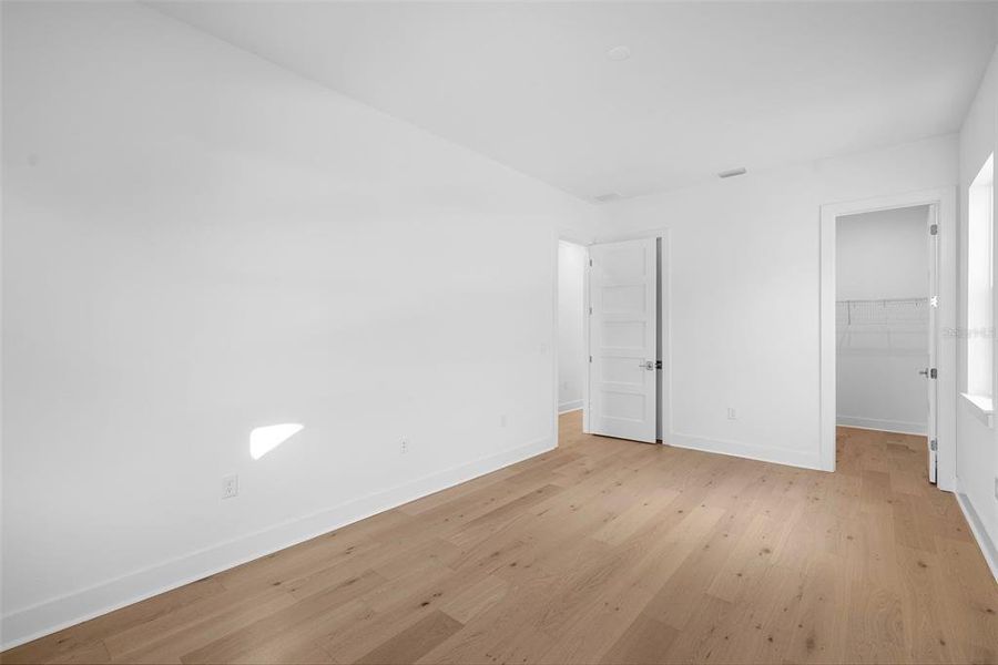 Spacious, unfurnished interior of a new home in , Tampa (Image 22).