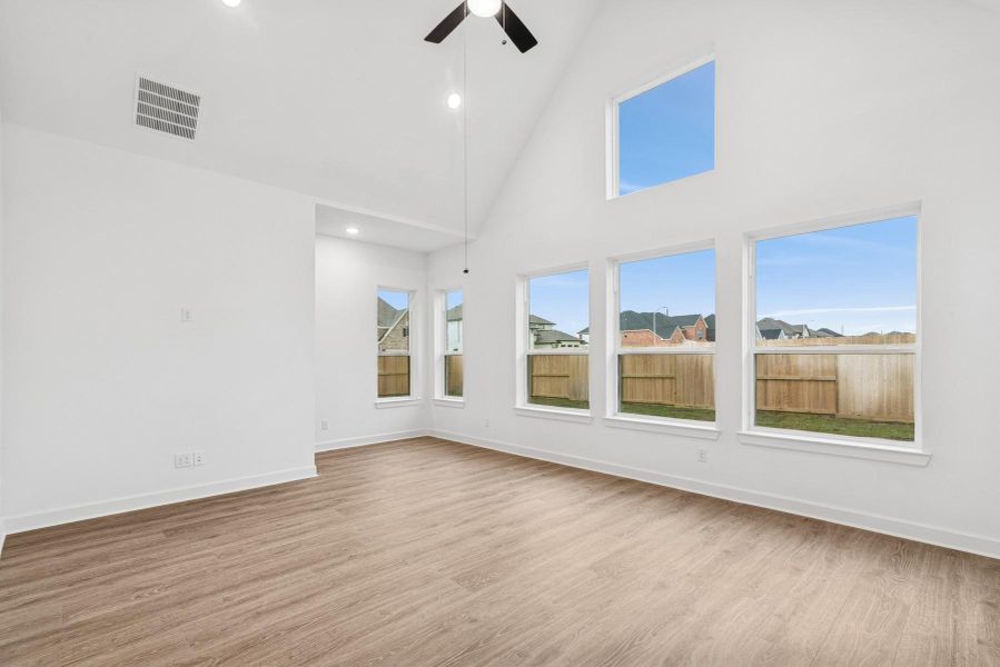 Spacious, unfurnished interior of a new home in Jordan Ranch 70' Homesites, Fulshear (Image 13). Spacious, unfurnished interior of a new home in Jordan Ranch 70' Homesites, Fulshear (Image 13).