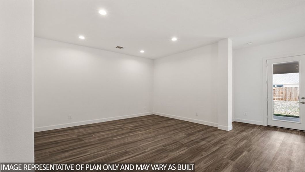 Representative unfurnished interior of a home built from the Cardinale by D.R. Horton in River Ranch Estates, Dayton (Image 30).