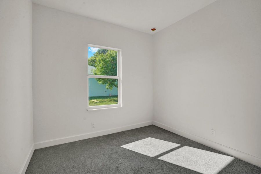 Spacious, unfurnished interior of a new home in , Lantana (Image 22).