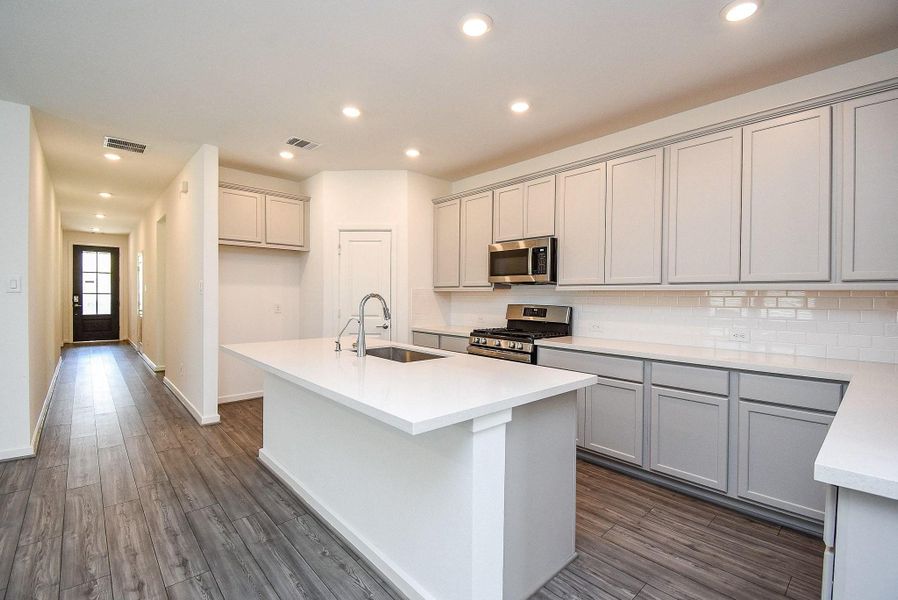 KITCHEN WITH QUARTZ COUNTERTOPS, DEEP BAY SINK AND CORNER WALK IN PANTRY