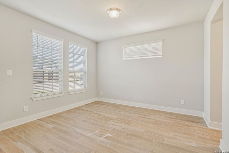Spacious, unfurnished interior of a new home in Fox Falls, Boerne (Image 26).