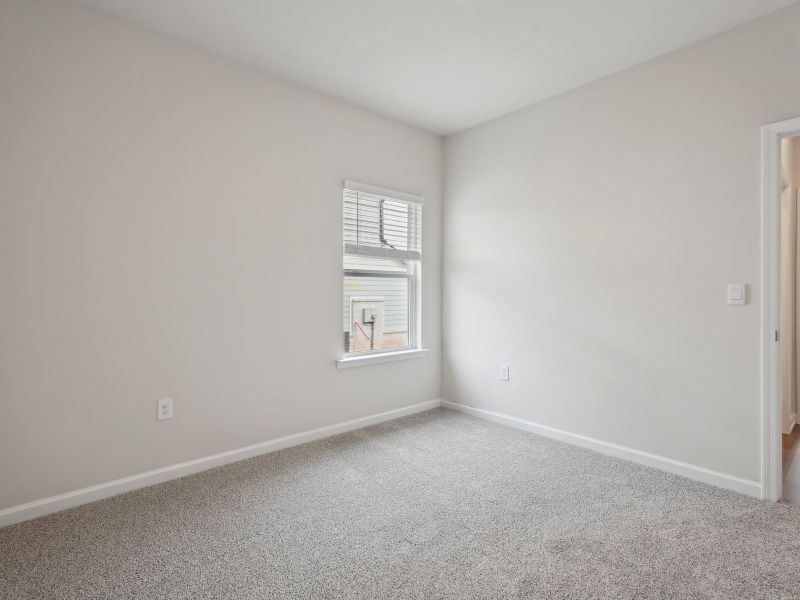 Spacious, unfurnished interior of a new home in Northwoods at Mirror Lake, Villa Rica (Image 18).