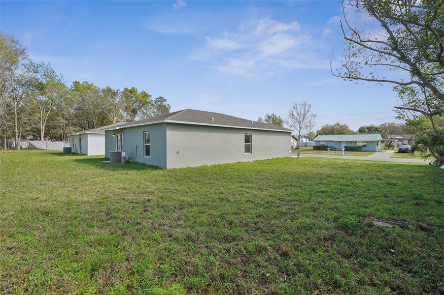 Exterior details and patio area of a home in Marion Oaks, Ocala (Image 18).