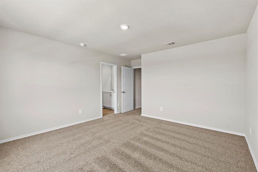 Spacious, unfurnished interior of a new home in Orchard Village, Fort Worth (Image 18). Spacious, unfurnished interior of a new home in Orchard Village, Fort Worth (Image 18).