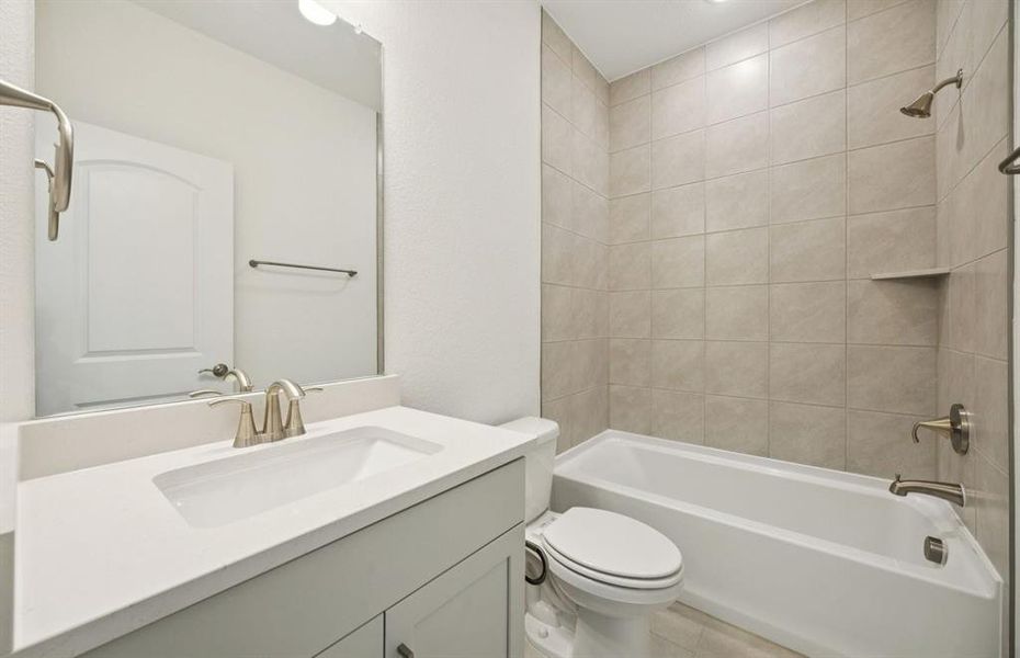 Spacious secondary bathroom Spacious secondary bathroom