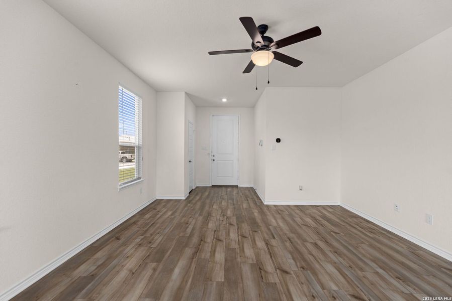 Spacious, unfurnished interior of a new home in Parklands, Schertz (Image 27).