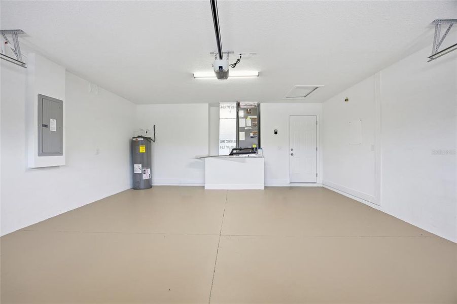 Spacious, unfurnished interior of a new home in , Ocala (Image 15).