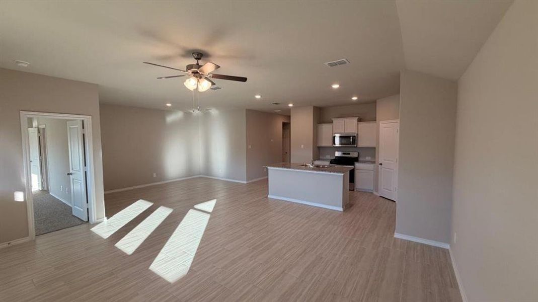 Spacious, unfurnished interior of a new home in Rosewood at Beltmill, Fort Worth (Image 10).