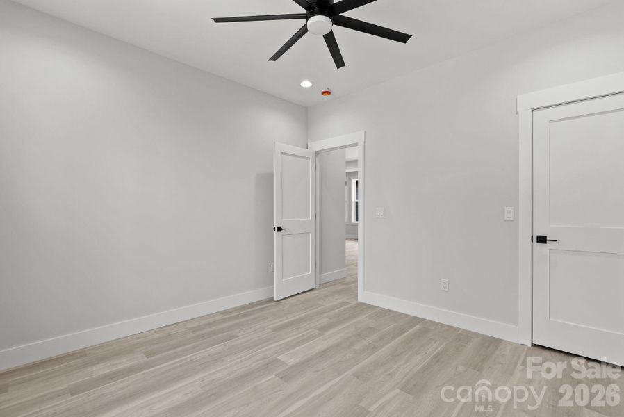 Spacious, unfurnished interior of a new home in , Asheville (Image 34).