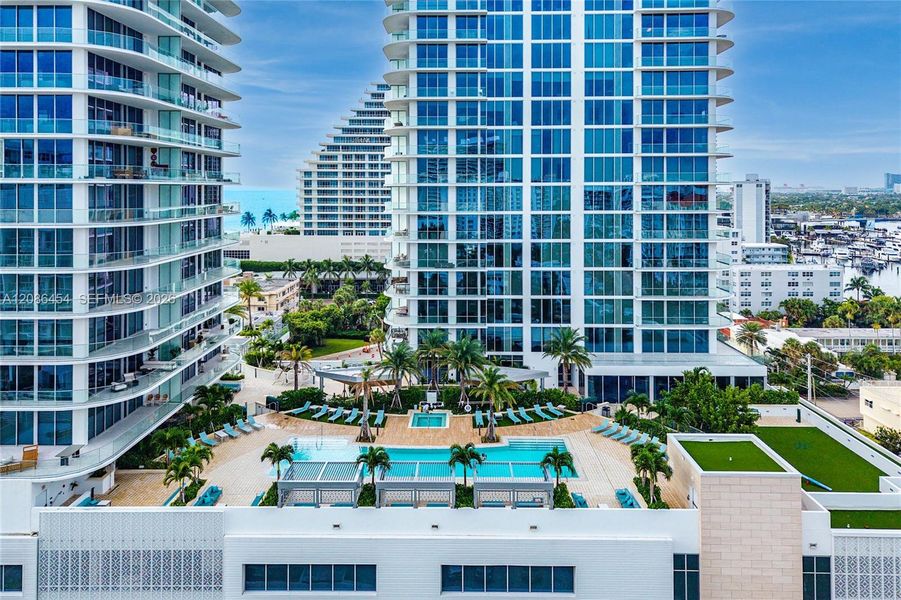 Condo located in Fort Lauderdale, FL showcasing its design and architecture (Image 30).