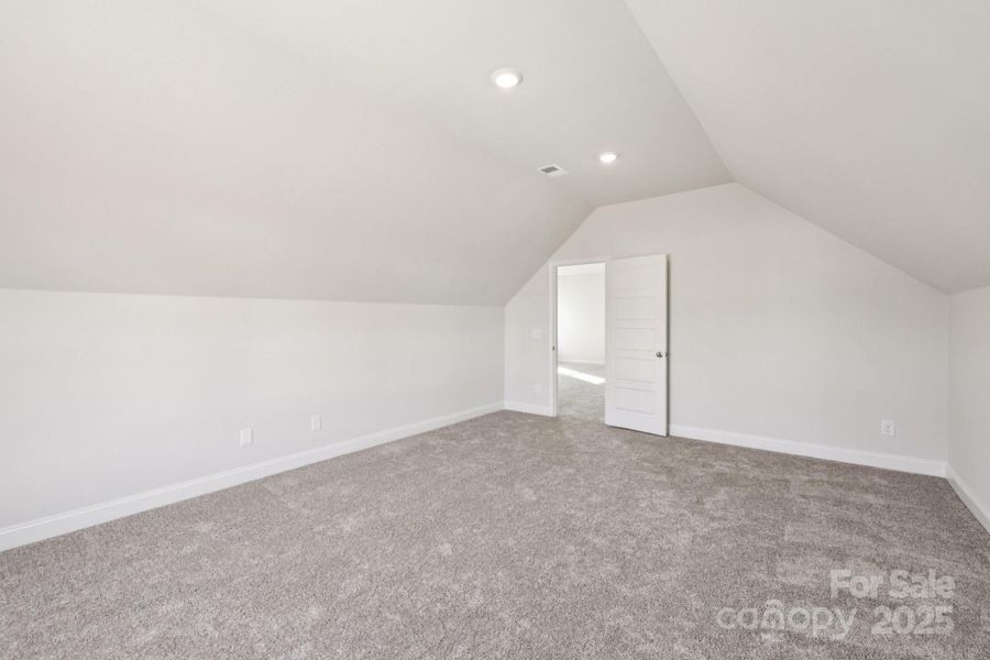 Spacious, unfurnished interior of a new home in Edgewood Preserve, Huntersville (Image 27).