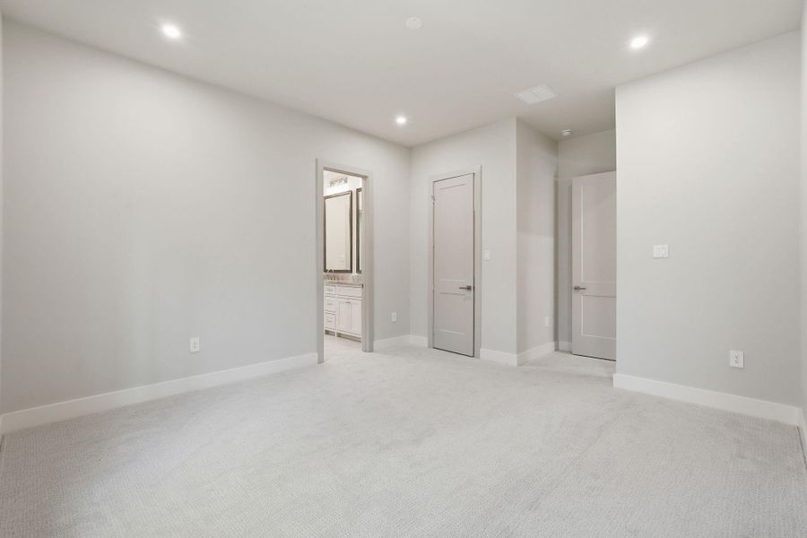 Every room possesses largewindows creating an abundanceof natural light.