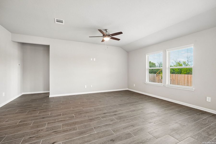 Spacious, unfurnished interior of a new home in , San Antonio (Image 37).
