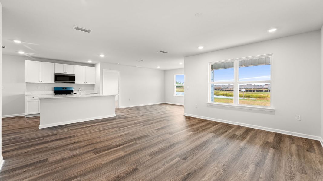 Spacious, unfurnished interior of a new home in Hodges Bayou Plantation, Panama City (Image 21).