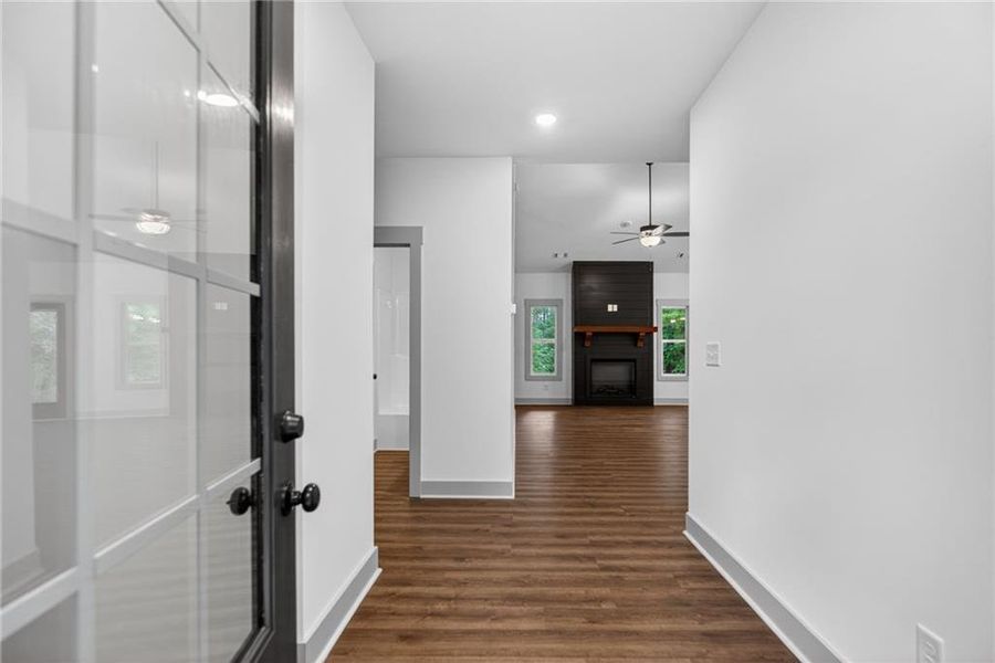 Spacious, unfurnished interior of a new home in , Silver Creek (Image 18).