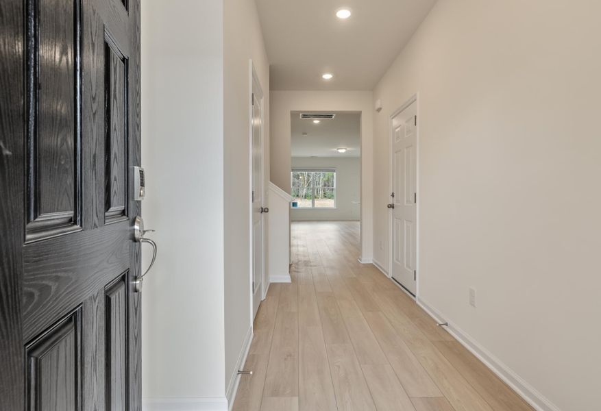 Spacious, unfurnished interior of a new home in The Landings at Montague, Goose Creek (Image 18).