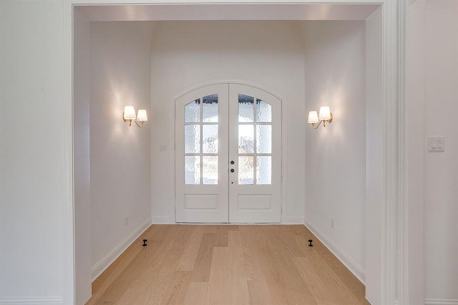 Spacious, unfurnished interior of a new home in Whitestone Heights, Benbrook (Image 33).