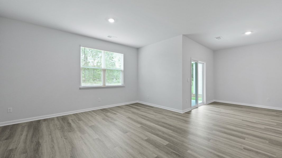 Spacious, unfurnished interior of a new home in Gates Village, Lugoff (Image 14).