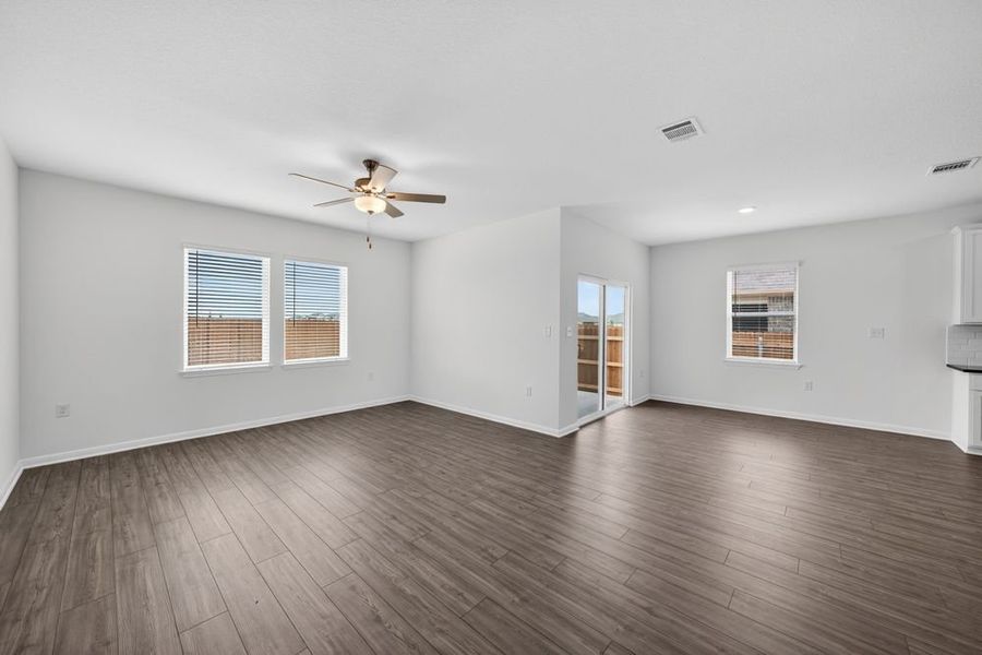 Spacious, unfurnished interior of a new home in Lisso, Pflugerville (Image 9). Spacious, unfurnished interior of a new home in Lisso, Pflugerville (Image 9).